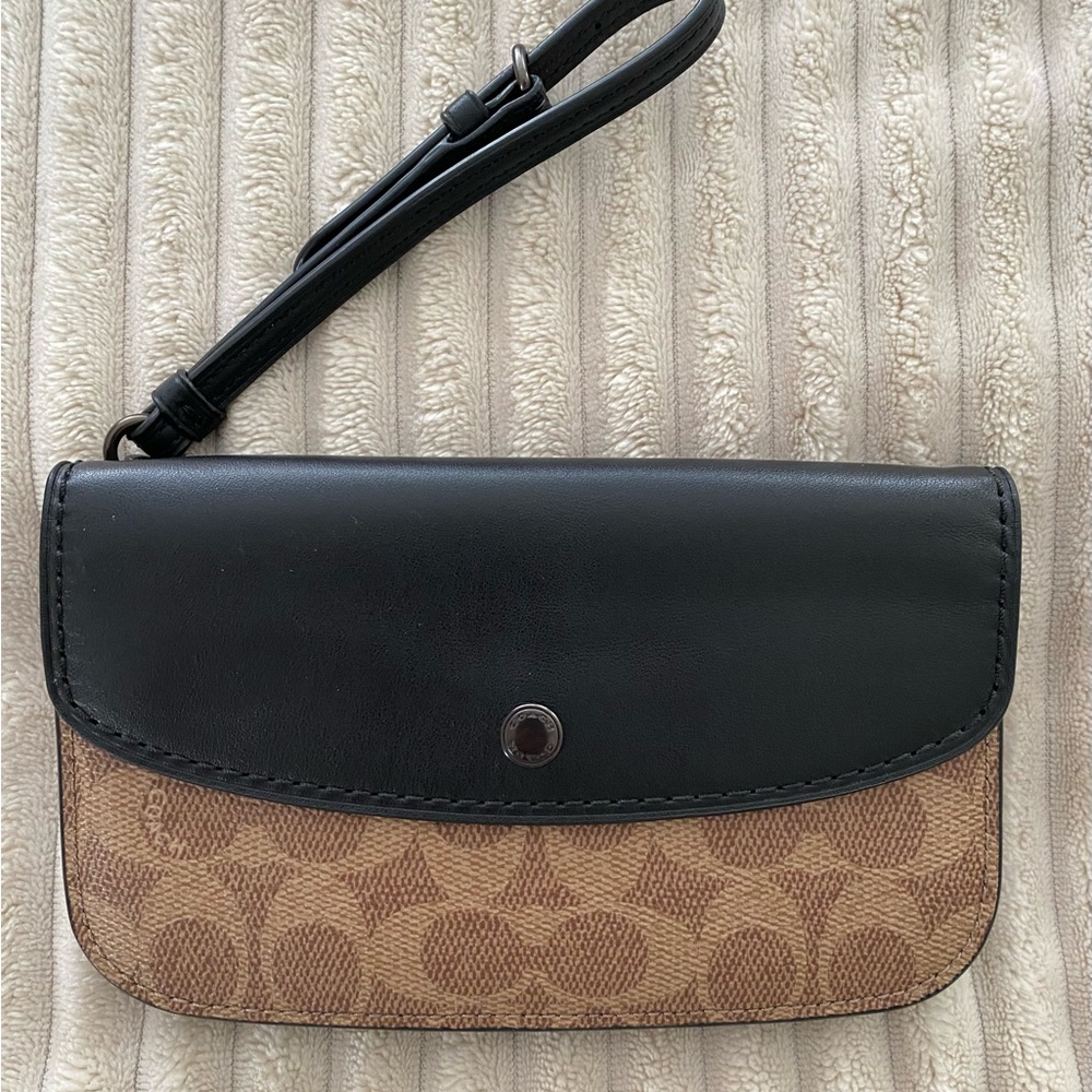 **SOLD** COACH CLUTCH/WRISTLET